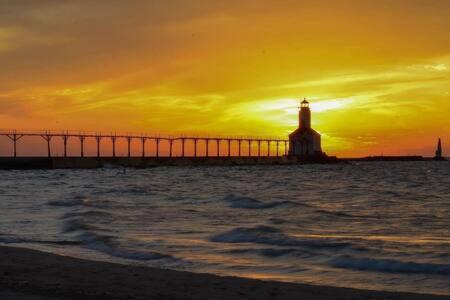 Studio W King Bed Walking Distance To Beach & Shops Michigan City Eksteriør bilde